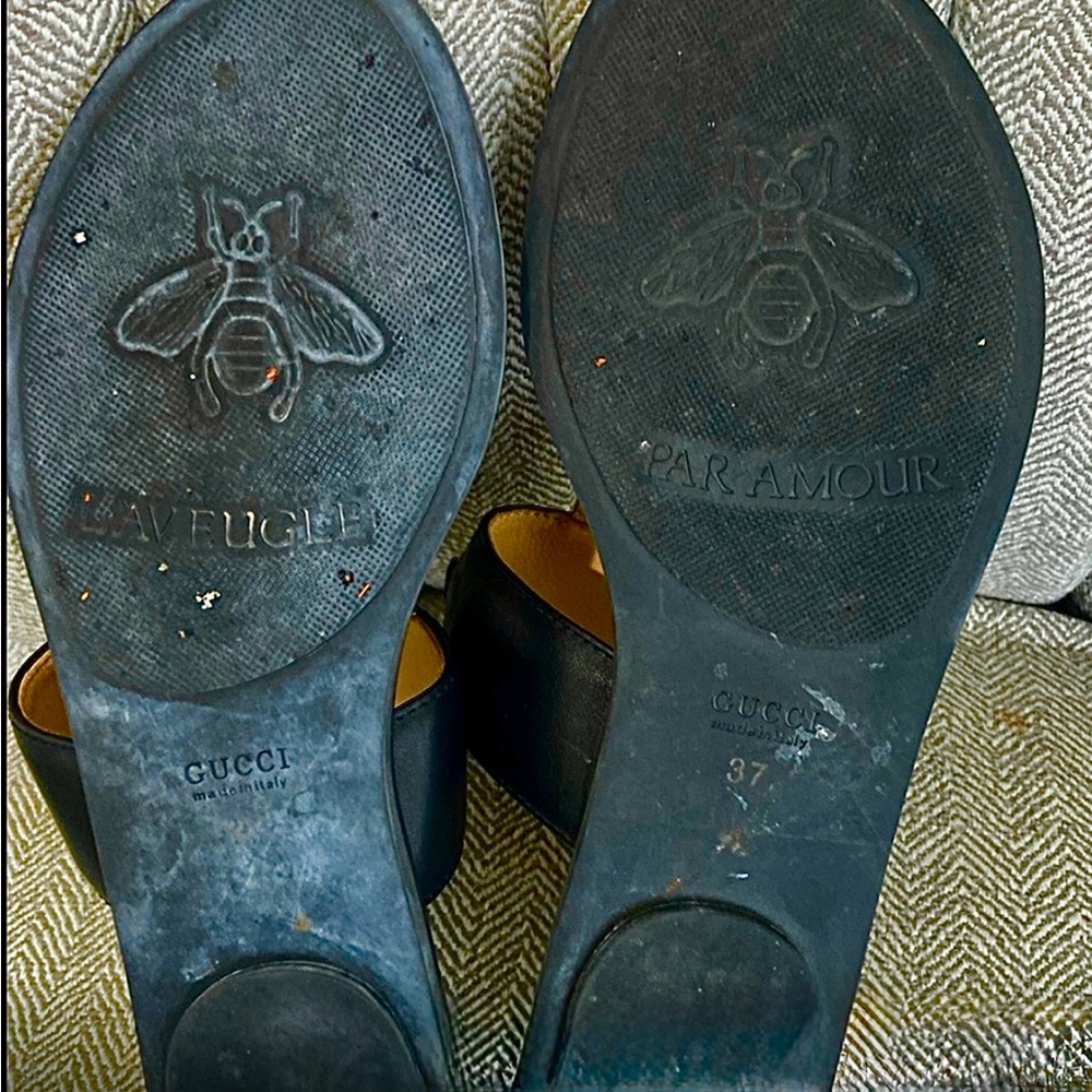 Gucci Black Leather Sandals with Gold Accents - Picture 3 of 4